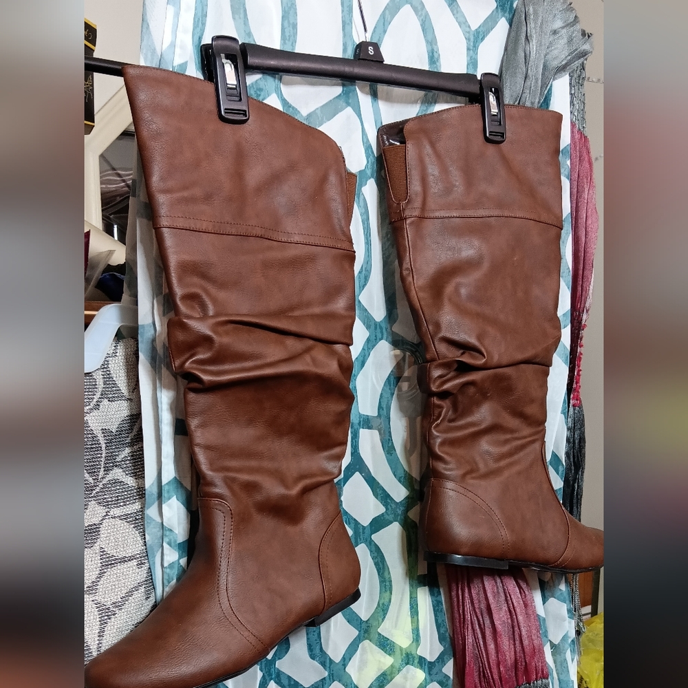 Woman size 9 Tall boots  By the Way